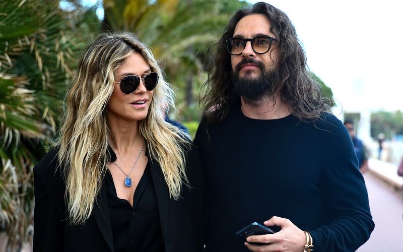 Heidi Klum und Tom Kaulitz trennen 16 Jahre. Dass er als das "Boy Toy" seiner Frau bezeichnet wird, verbittet sich der Tokio-Hotel-Musiker.