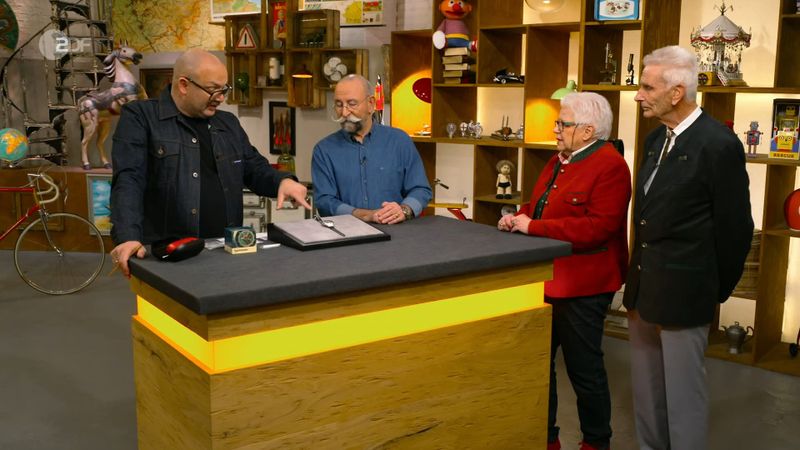 "Das freut mich jetzt aber", sah Horst Lichter das Lächeln im Gesicht des "Bares für Rares"-Experten Sven Deutschmanek. "Wenn die Menschen draußen wüssten, was für eine Freude sie dir bereiten, wenn eine schöne Uhr kommt."

