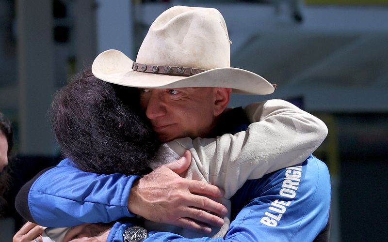 Jeff Bezos trauert um seine Mutter Jacklyn Bezos, die im Alter von 78 Jahren verstorben ist. 