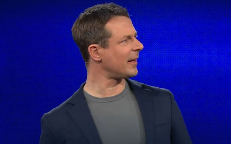 ARD-Moderator Alexander Bommes überraschte die schwache Leistung der Jägerin sichtbar.