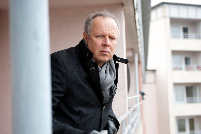 Kommissar Borowski (Axel Milberg) trifft in den "stille Gast"-Filmen insgesamt dreimal auf den Killer Kai Korthals, darfgestellt von Lars Eidinger.