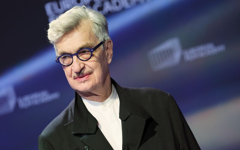 Wim Wenders zählt zu den renommierteste deutschen Regisseuren aller Zeiten. Und spätestens seit "Paris, Texas" ist der gebürtige Düsseldorfer auch in Hollywood gefragt. Zur Ausstrahlung des in Cannes mit dem Hauptpreis ausgezeichneten Meisterwerks am Montag, 20:15 Uhr auf Arte präsentiert die Galerie die größten deutschen Filmemacher aller Zeiten.