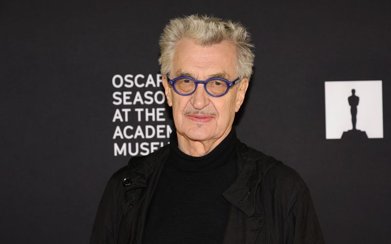 Seine Anfänge liegen in Deutschland ("Die Angst des Tormanns beim Elfmeter"), bald arbeitete er auch in Hollywood: Francis Ford Coppola persönlich bat Wim Wenders nach "Der amerikanische Freund" (1977), es doch in den USA zu versuchen. Dort entstanden unter anderem "Hammett" und "Paris, Texas". Seinen letzten Spielfilm drehte Wenders in Japan: "Perfect Days" war 2024 in der Sparte Bester internationaler Film für einen Oscar nominiert.