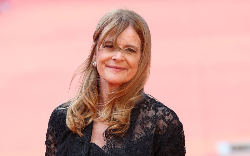 Ihr Vater, das begnadete Schauspielgenie Klaus Kinski, legte ihr das Talent in die Wiege. Es war nicht verschenkt, Nastassja Kinksi stieg zu Weltruhm auf und legte sogar eine Hollywood-Karriere hin. Dass Arte ihr nun mit "Nastassja Kinski - Geschichte einer Befreiung" eine Dokumentation widmet, hat sie sich redlich verdient. Zur Ausstrahlung des Films am 18. August um 23:30 Uhr zeigt die Galerie deutsche Filmschaffende, denen der Sprung nach Hollywood gelang.