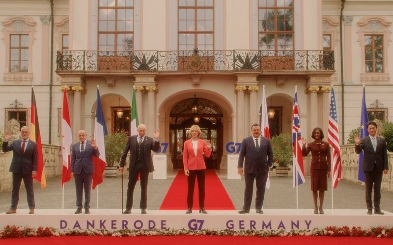 "Tanz der Titanen" erzählt von einem G7-Gipfel, der horrormäßig aus dem Ruder läuft. In einer Hauptrolle: Cate Blanchett (Mitte) als deutsche Bundeskanzlerin.