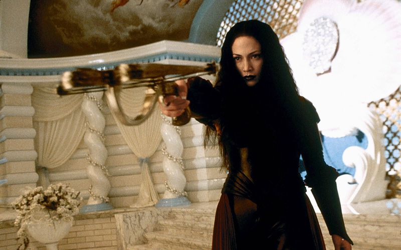 Sie fallen aus der Art, stechen hervor, sind außergewöhnlich - und deshalb ein Blickfang: Manche Filme und Serien setzen auf einen einzigartigen Stil, der sie unverwechselbar macht - und der ganze Genres geprägt hat. Zum 25-jährigen Jubiliäum von Tarsem Singhs visuellem Feuerwerk "The Cell" präsentiert die Galerie ein Schaulaufen der Stil-Kuriositäten. 