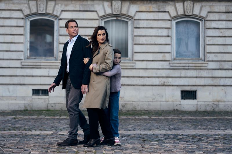 Endlich wiedervereint, erhoffen sich Tony (Michael Weatherly) und Ziva (Cote de Pablo) ein ruhiges Leben in Paris. Doch im "Navy CIS"-Ableger "Tony & Ziva" (ab 4. September, Paramount+) bedroht plötzlich eine große Gefahr ihre Familie. Was folgt, ist nicht nur eine riskante Flucht, sondern auch zwangsläufig die Auseinandersetzung mit den Wunden der Vergangenheit. 