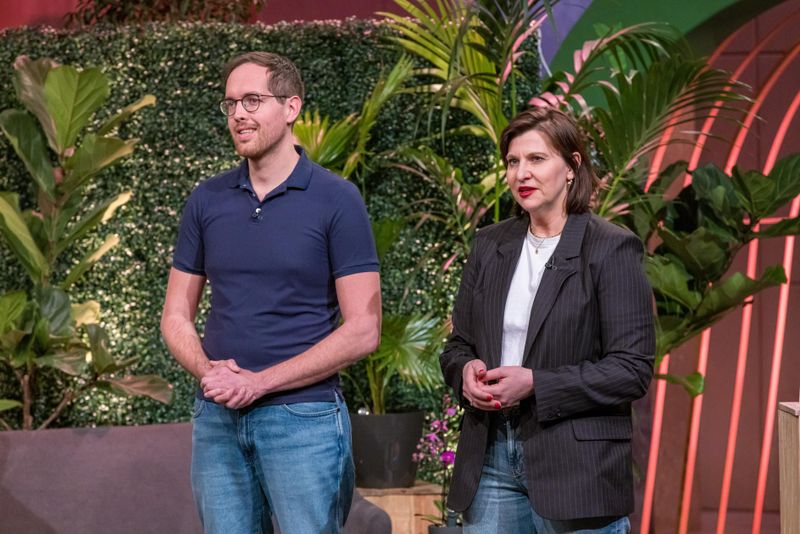 Alexander Schmitt und Claudia Nassif sahnen  mit ihrem smarten Fitness-Tracker für Pflanzen FYTA einen riesen Deal ab.