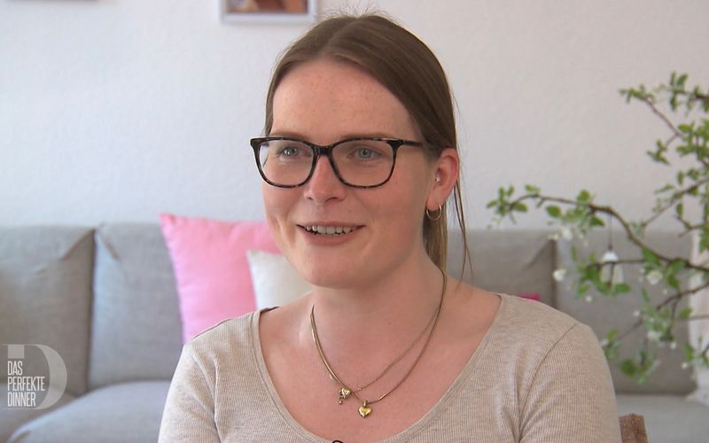 An Tag 2 in Krefeld setzt Caro (27) bei ihrem Menü auf frühlingshafte Frische.