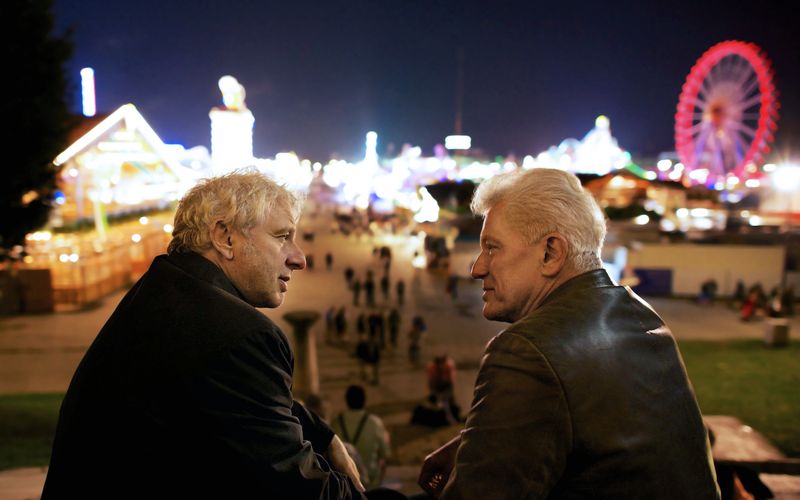 Früher war nicht alles besser, aber die Wiesn war schöner. Leitmayr (Udo Wachtveitl, links) und Batic (Miroslav Nemec) schwelgen in Kindheitserinnerungen.