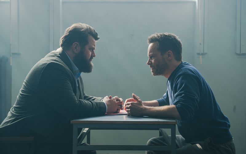 Anwalt Benjamin "Benni" Hornberg (Antoine Monot, links) muss diesmal seinen Freund und Helfer Leo (Wanja Mues) vertreten. Er soll eine rumänische Zwangsprostituierte ermordet haben.
