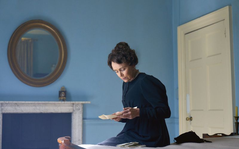 Warum verbrannte Cassandra Austen (Keeley Hawes) zahlreiche Briefe ihrer berühmten Schwester? Die britische Miniserie "Miss Austen" gibt darauf ihre ganz eigene Antwort. 