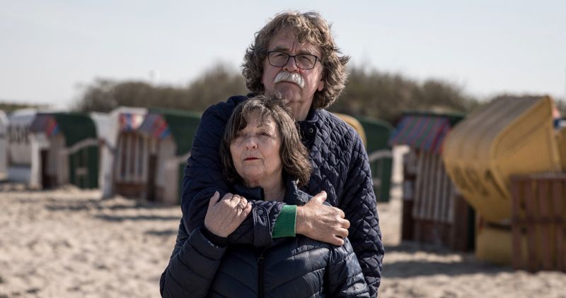 Ulla und Didi H. sind Eltern eines Serienmörders. Der Dokumentarfilm "Jenseits von Schuld" zeigt, wie sie den Alltag bewältigen. 