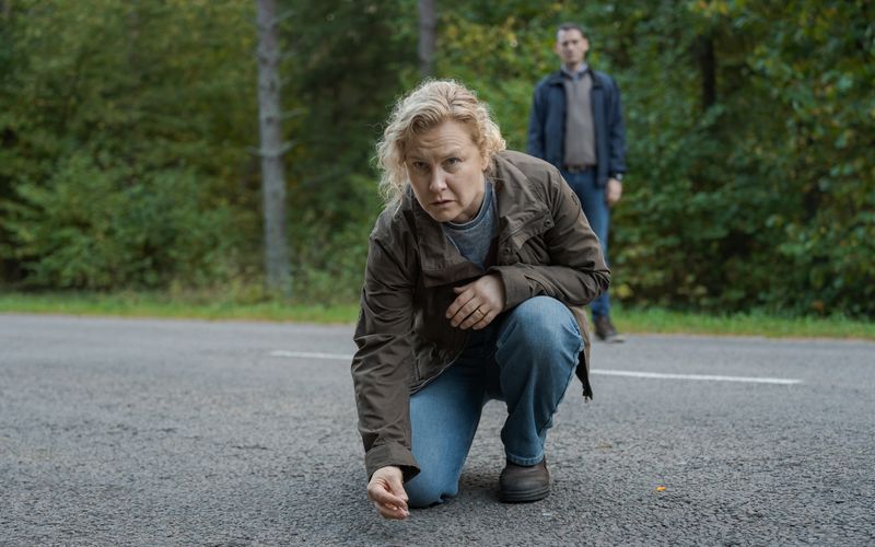 Bei ihren Nachforschungen stoßen die Ermittlerin Hannah (Eva Melander) und ihr Chef Gordon (Hannes Fohlin) auf Spuren des Unfalls, der in Folge eins der Nordic-Noir-Serie eine Reihe von Ereignissen in Bewegung setzt ...