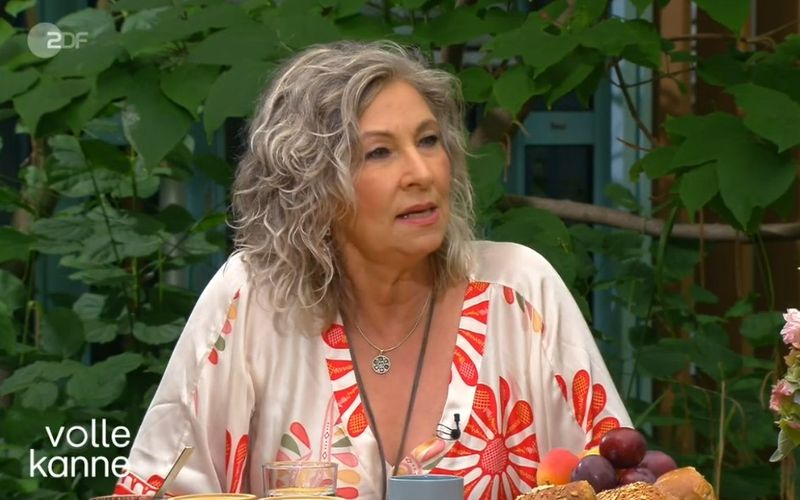 Schlagersängerin Claudia Jung berichtete im ZDF bei "Volle Kanne" von einer skurrilen Begegnung in ihrem Hotelzimmer. 