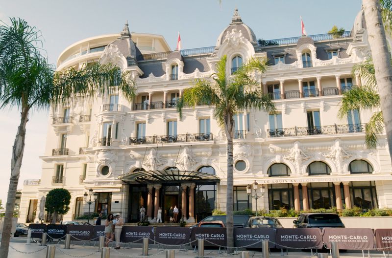 Das Kasino von Monte Carlo: Im 19. Jahrhundert finanzierte sich die Familie Grimaldi aus den Einnahmen des Spielbetriebs. Fürst Charles III. hatte die Idee, Monaco zu einem Zentrum des Tourismus der Reichen zu machen.
