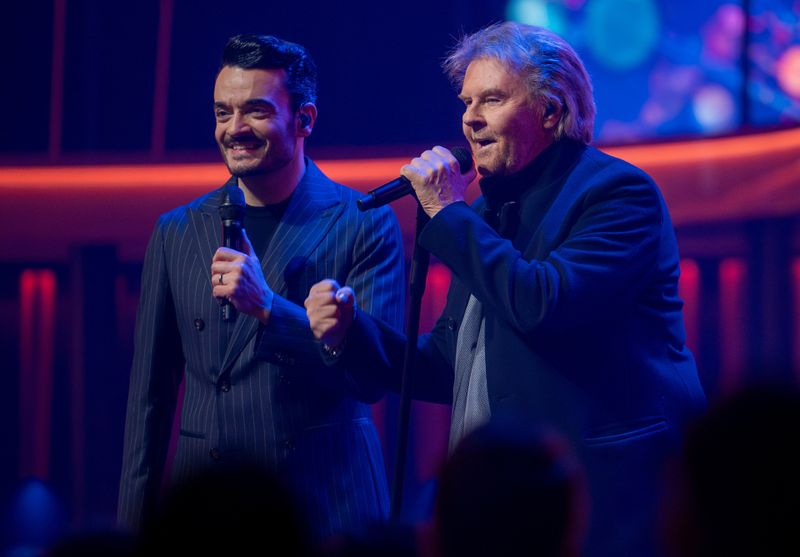 Giovanni Zarrella (links) feiert die Karriere von Howard Carpendale in "Die Giovanni Zarrella Show - Eine Samstagnacht mit Howard Carpendale".