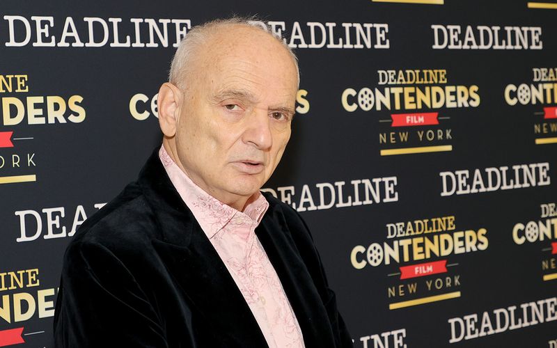 Er hat die Serienlandschaft verändert wie kein zweiter seiner Zunft. David Chase hat die Mafia-Serie "Die Sopranos" erfunden und damit eine Serie, die von vielen als beste überhaupt geschätzt wird. Nun feiert der Produzent, Drehbuchautor und Regisseur seinen 80. Geburtstag. Die Galerie würdigt ihn und andere einflussreiche Serienschöpfer.