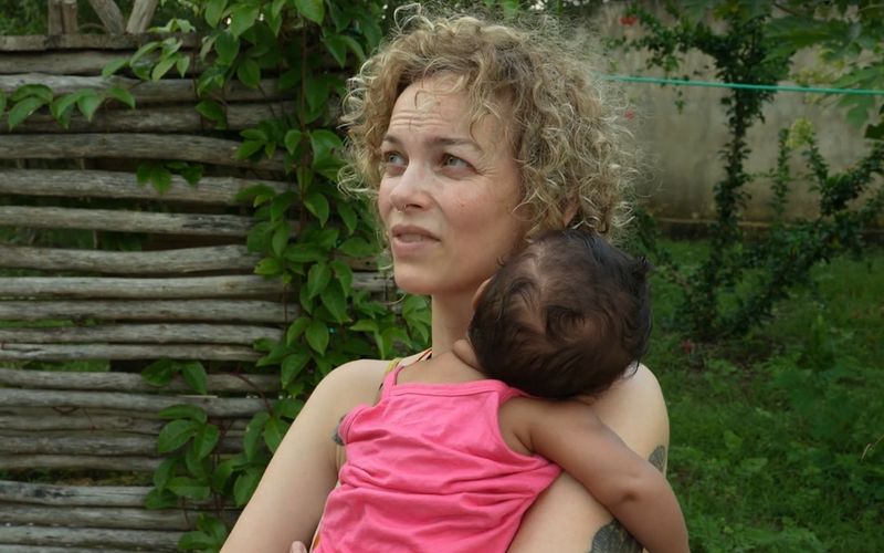Franzi Schmidt (mit Baby Malia) ist schockiert vom Zustand ihres Zuhauses.  