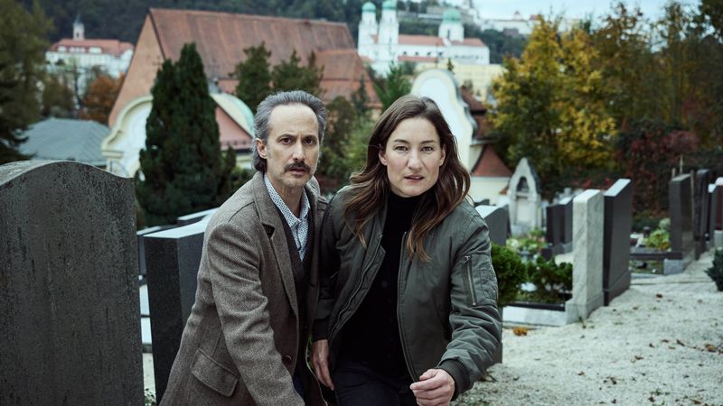 "Bis auf den Knochen. Ein Krimi aus Passau"