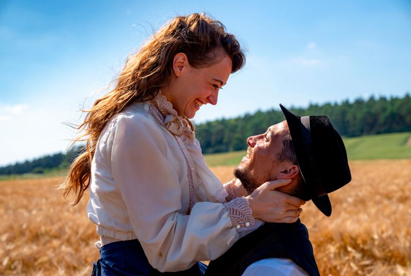 Clara (Mercedes Müller) und Roman Hoflinger (Klaus Steinbacher) sind nach fünf Jahren Ehe noch immer verliebt. Doch die Brauerei stellt ihre Beziehung zunehmend auf die Probe. 