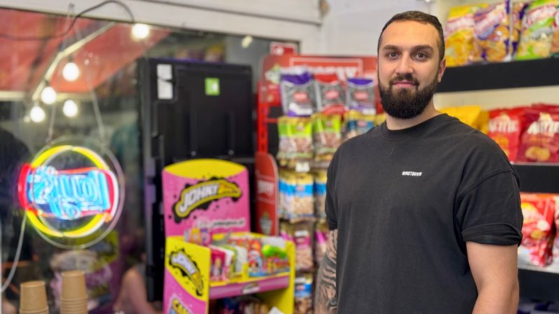 Serdars Späti in Berlin-Kreuzberg hat bis in die Nacht geöffnet.