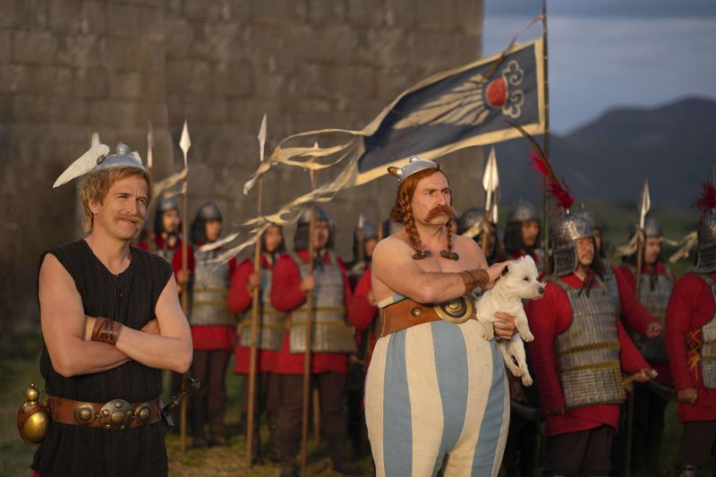 Für Asterix (Guillaume Canet, links) und Obelix (Gilles Lellouche) geht es nach China. Der wohl größte Kulturschock steht den beiden Galliern bevor. 