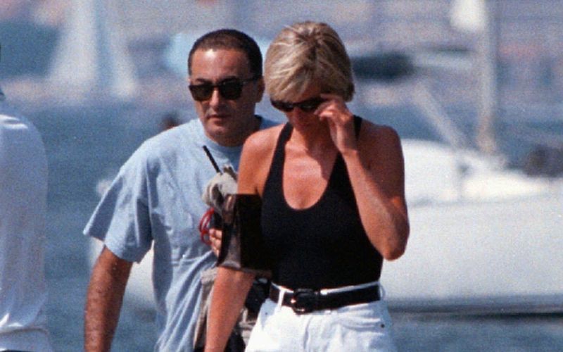 Dodi Al-Fayed und Prinzessin Diana im Sommer 1997 an einem Jachthafen. 