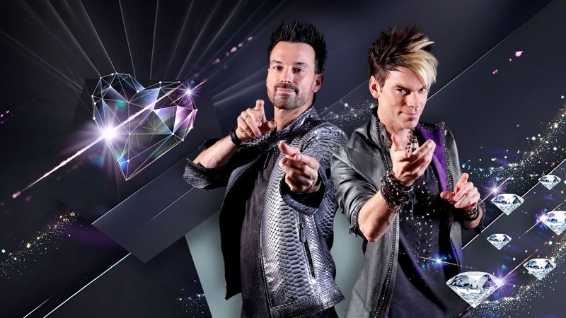 Ein Zauberkasten für Kinder weckte ihre Leidenschaft für die Magie, inzwischen haben sie Fans auf der ganzen Welt: Die Brüder Andreas (links) und Chris Ehrlich, besser bekannt als Magier-Duo Ehrlich Brothers.