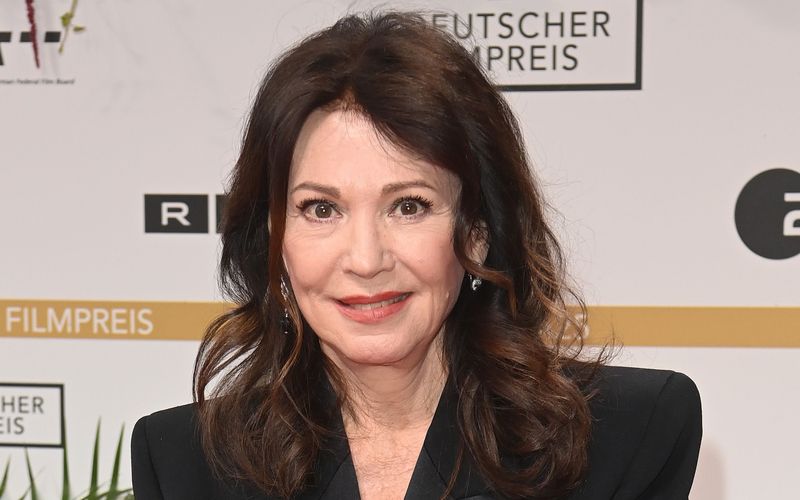 Von ihr hätte man ein solches Statement vielleicht nicht unbedingt erwartet: Iris Berben hat sich jüngst in einem "Zeit"-Interview gegen das Gendern ausgesprochen. Was die Schauspielerin sagte, sorgte dementsprechend auch für Schlagzeilen. Und sie ist nicht der einzige Promi, der eine explizite Meinung zu diesem Reizthema hat ...  