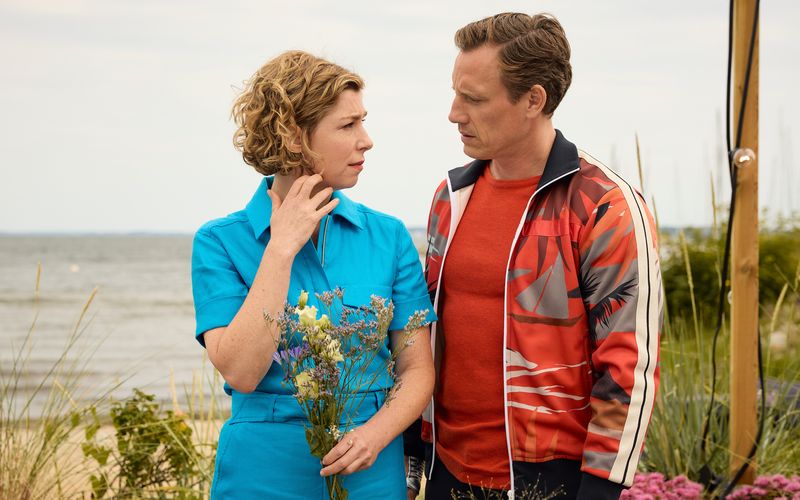 Eigentlich schien es zwischen Janne (Brigitte Zeh) und Moritz Neiss (Patrick Kalupa) ernst zu sein, doch mit seinem Verhalten treibt der Arzt die Hotelbesitzerin immer weiter von sich weg. Eigentlich wollten sie Jannes Sohn beim gemeinsamen Essen von ihrer Liebe erzählen, doch Neiss versetzte sie mit einer Lüge und verletzte Janne zutiefst. 