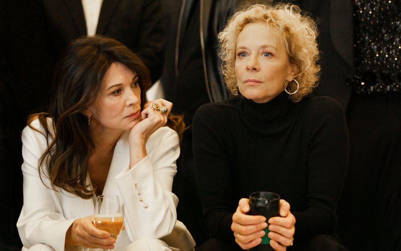 Iris Berben (links) und Katja Riemann sind nur zwei von vielen Schauspielstars die in "Call My Agent Berlin" sich selbst verkörpern.