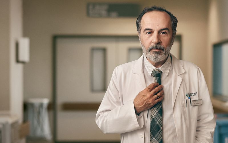 "Doktor Ballouz" mit Merab Ninidze in der Titelrolle geht mit der vierten Staffel zu Ende. 