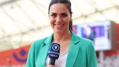 Bild zu Artikel  Esther Sedlaczek im Interview