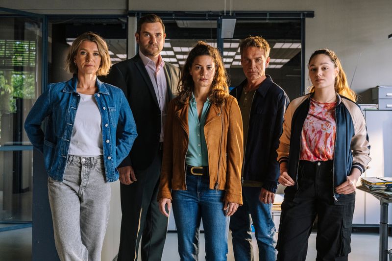 Vanessa Haas (Kerstin Landsmann, von links), Jonas Fischer (Lukas Piloty), Lilly Funke (Tatjana Kästel), Matti Wagner (Pierre Besson) und Amira Mahdi (Aylin Ravanyar) bilden das Team der "SOKO Köln".