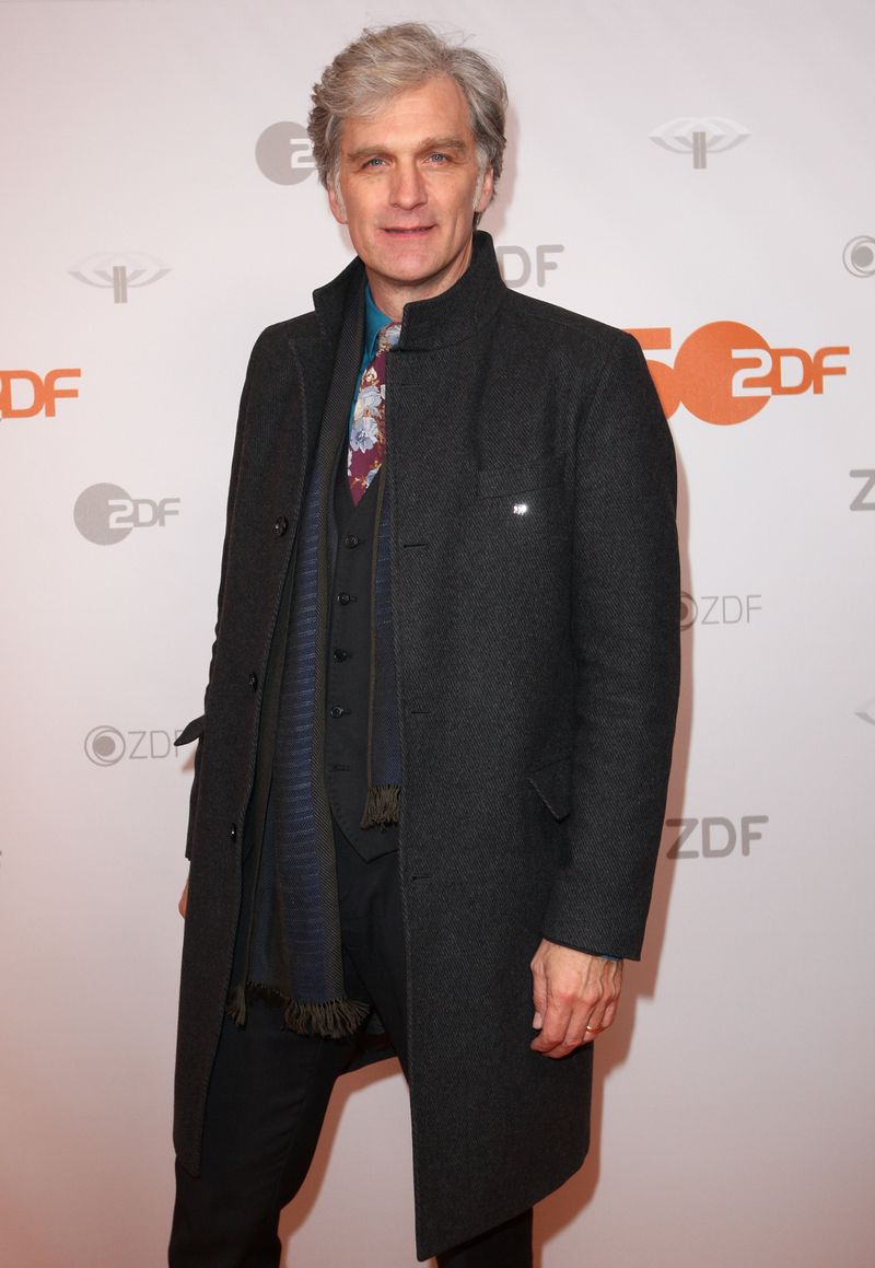 Der Durchbruch gelang Walter Sittler Mitte der 90er-Jahre mit den TV-Serien "Girl Friends" und "Nikola" an der Seite von Mariele Millowitsch. Seit 2007 verkörpert er Kommissar Robert Anders in der ZDF-Krimireihe "Der Kommissar und das Meer", aus der 2022 "Der Kommissar und der See" wurde. Im November 2025 gibt es eine Fortsetzung.