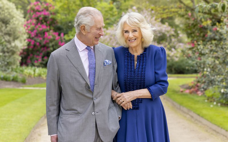 Ein glückliches Paar: König Charles III. und seine Königin Camilla. Es sollte Jahrzehnte und viele Skandale dauern, bis sie 2005 heiraten konnten.