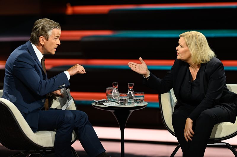 Bei "Markus Lanz" zählte Nancy Faeser die vielen Erfolge auf, die sie ihrer Meinung nach als Bundesinnenministerin für sich verbuchen konnte. Markus Lanz hingegen fragte kritisch nach.