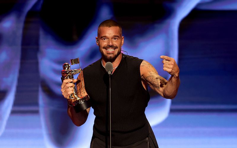 Ricky Martin legte bei den MTV Video Music Awards 2025 einen Auftritt hin, der bei einem deutschen Musiker-Kollegen Eindruck machte.