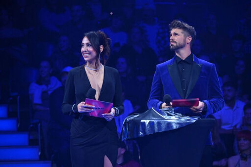 Melissa Khalaj und Thore Schölermann moderieren die 15. Staffel von "The Voice of Germany". Die Moderatorin schwärmt im Interview von der Zusammenarbeit: "Während der Produktionstage verbringen wir sehr viel Zeit miteinander und verstehen uns wirklich gut. Ich schätze ihn als Kollegen sehr."