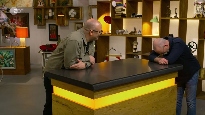 Horst Lichter (rechts) rang um Fassung, auch Experte Sven Deutschmanek vermochte ihn nicht zu trösten.