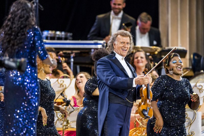 Internationale Stargäste sorgen in Maastricht für gute Stimmung, wenn André Rieu zur Freiluft-Gala bittet.
