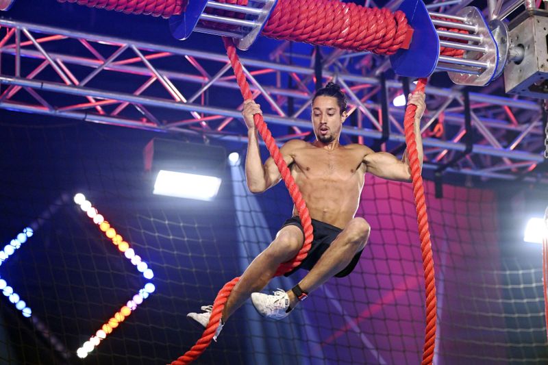 Hochmut kommt vor dem Fall. Das war beim Staffelauftakt von "Ninja Warrior Germany" (RTL) sehr schön zu beobachten. Denn der große Favorit und Titelverteidiger René Casselly riskierte nach Top-Leistung am Mikro eine recht dicke Lippe. Das wurde dann von Karma geregelt - und René segelte ab.