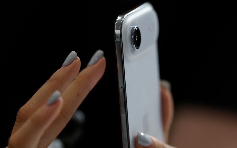 Das iPhone Air ist dünner als jedes iPhone zuvor. Das allerdings geht zulasten der Akku-Laufzeit.