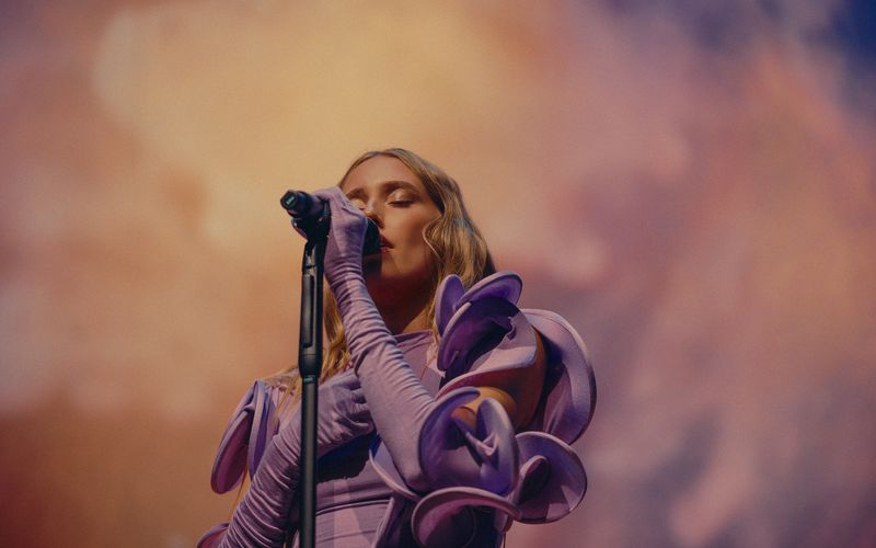 Sängerin LEA tritt mit Songs wie "Leiser" auf dem "3satFestival 2025" auf. 