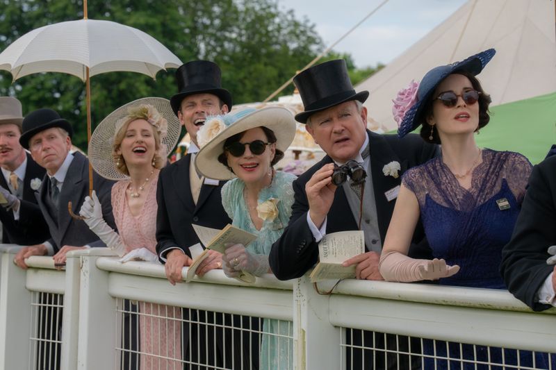 Die Crawleys genießen in "Downton Abbey: Das große Finale" weiterhin die Vorzüge ihres Upperclass-Lebens, blicken aber gleichzeitig auch in eine ungewisse Zukunft.