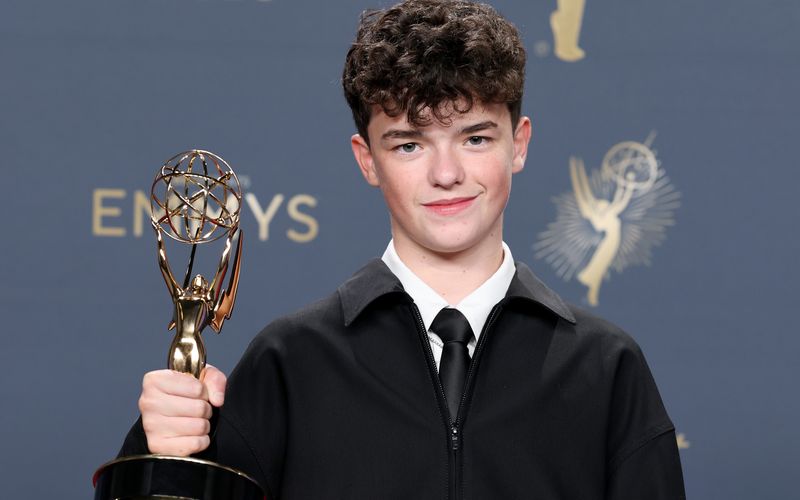 "Adolescence"-Star Owen Cooper stellte einen neuen Rekord als jüngster mit einem Emmy ausgezeichneter Schauspieler auf. Das Psycho-Drama gewann mit sechs Awards die meisten Auszeichnungen.