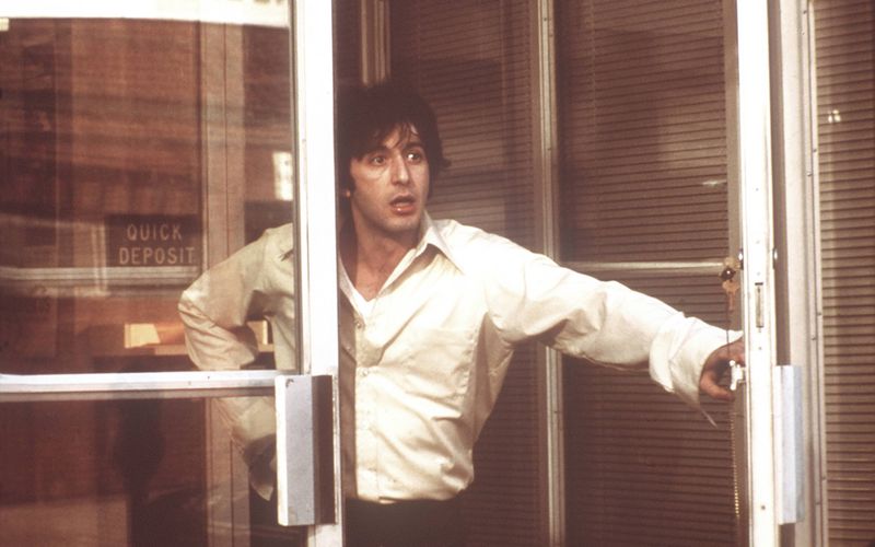 Al Pacino gehört zu den Größten seines Fachs und hat wie kaum ein anderer Schauspieler Filmgeschichte geschrieben. Trotzdem wurde er bislang nur einmal mit einem Oscar belohnt - nach immerhin neun Nominierungen. Was die Oscar-Academy versäumt hat, holen wir nach. Zum 50-jährigen Jubiläum des Meisterwerks "Hundstage" (Bild) würdigen wir den Charakterdarsteller mit einer Galerie seiner besten Filme.