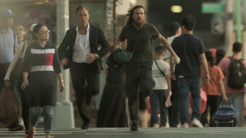 Sie strengen sich an, aber ihren Problemen können Jake (Jude Law, links) und Vince (Jason Bateman) nicht davon rennen.