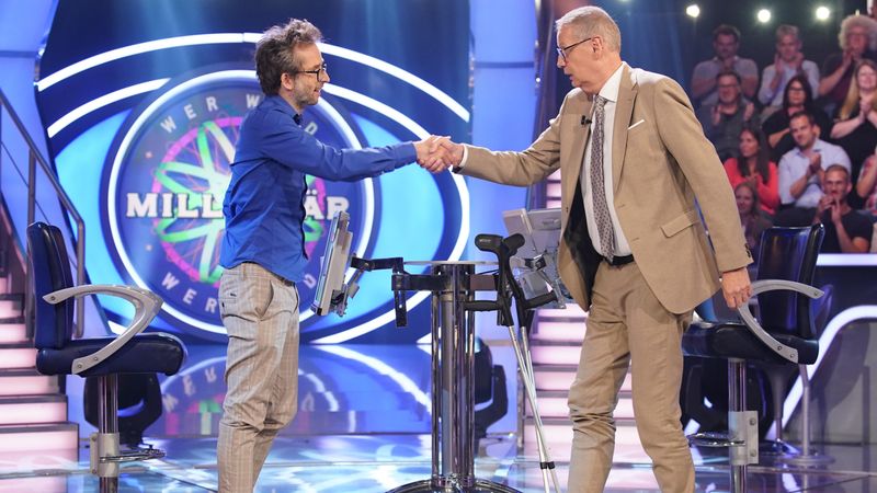 Wunderheilung? Vor lauter Mitfiebern mit Kandidat Mark Thomsen vergaß der Moderator, dass er Krücken brauchte.